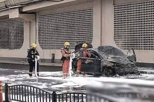 BBC：罗马球迷向布莱顿球迷扔杂物，布莱顿已向警方和欧足联报告