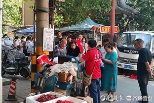 你很皮！奥尼尔晒视频吐槽：有谁能懂高个子的烦恼呢？